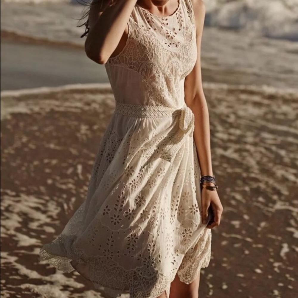 1 HR Sale‼️Winward Ivory eyelet dress